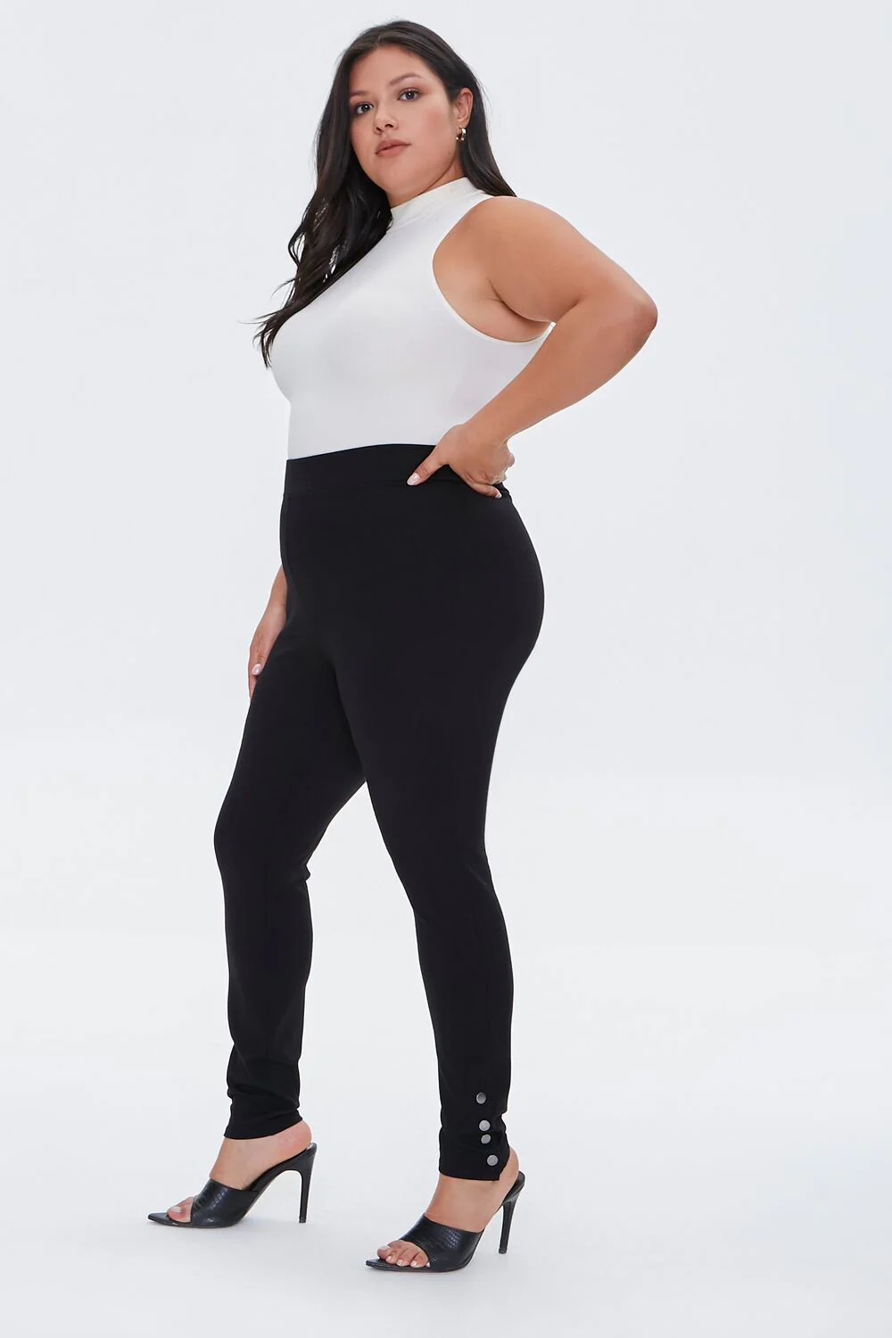Plus Size Button Leggings